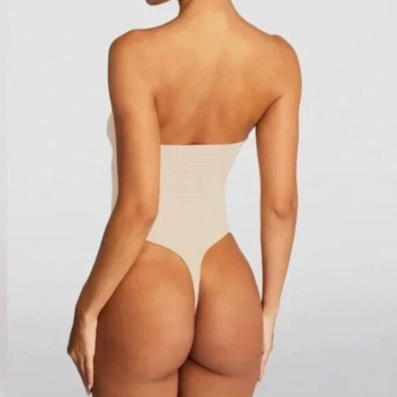 SKIMS Seamless Sculpt Strapless Thong Bodysuit Sand Size S - Picture 2 of 5